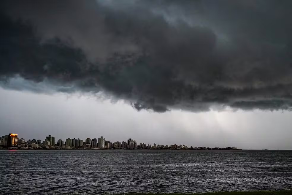 frente-fria-amplia-risco-de-tempestades-no-sul-e-centro-oeste