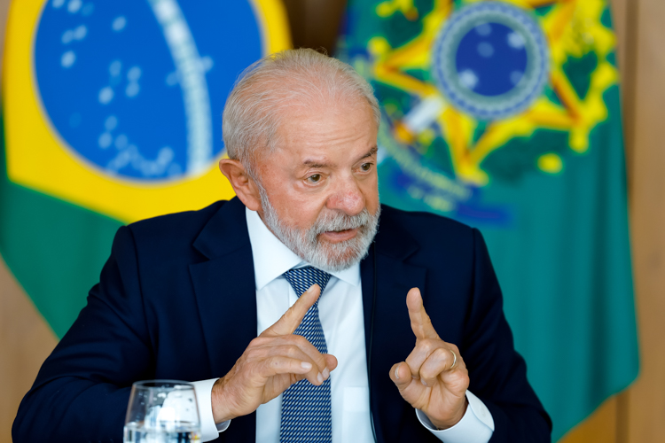 nos-eua,-lula-volta-a-chamar-trump-de-imperador-e-critica-ataques-a-soberania