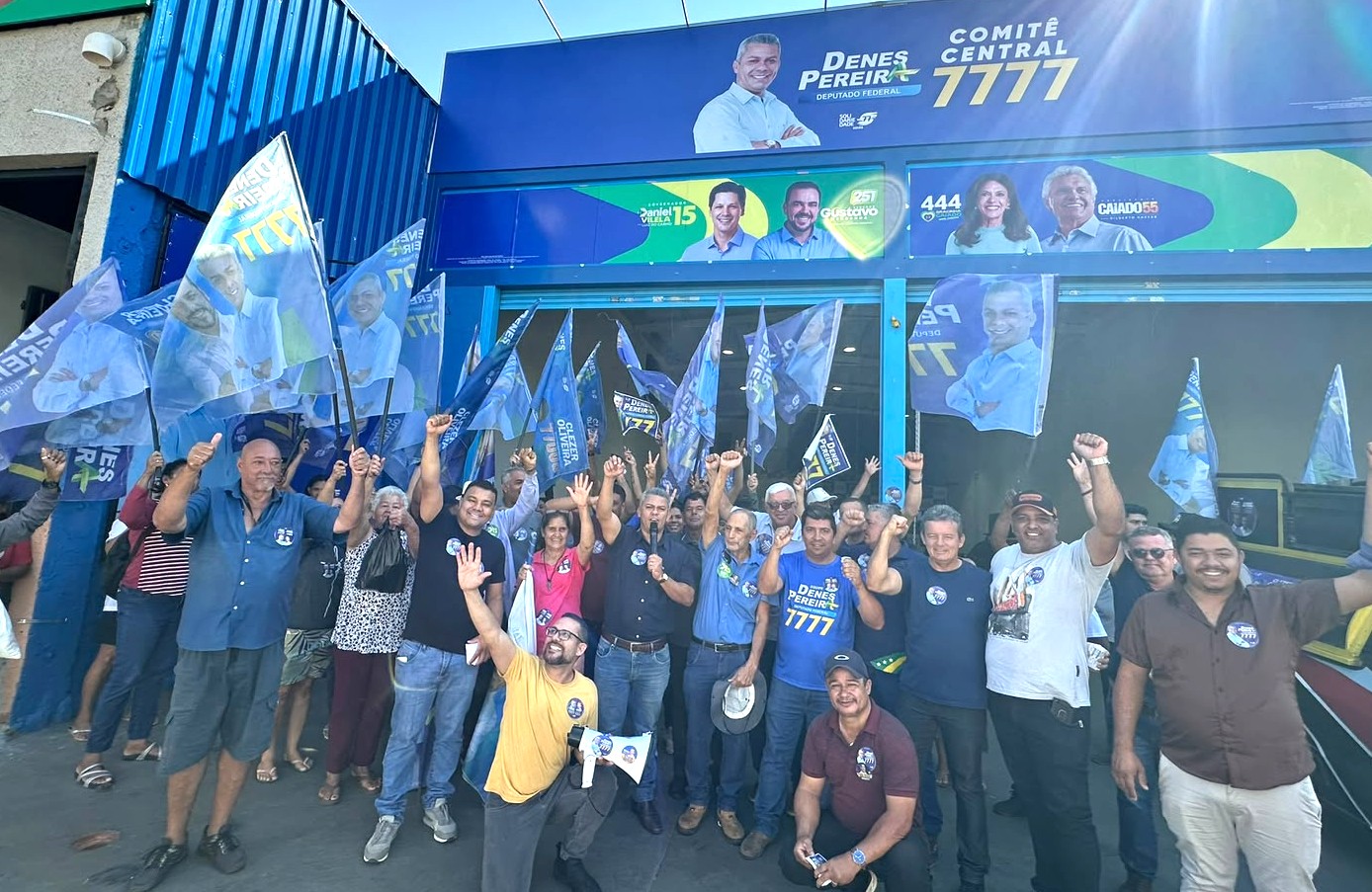 denes-pereira-reune-liderancas-em-caminhada-na-regiao-noroeste-de-goiania