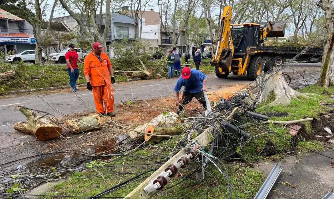 temporais-no-rs-deixam-703-desabrigados-e-3,2-mil-desalojados