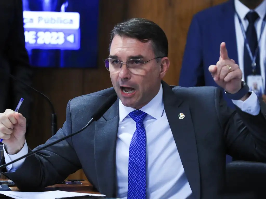 flavio-bolsonaro-diz-ser-o-unico-capaz-de-derrotar-lula