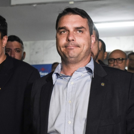 flavio-bolsonaro-viajou-dos-eua-ao-brasil-em-2025-em-jato-de-vorcaro,-diz-revista