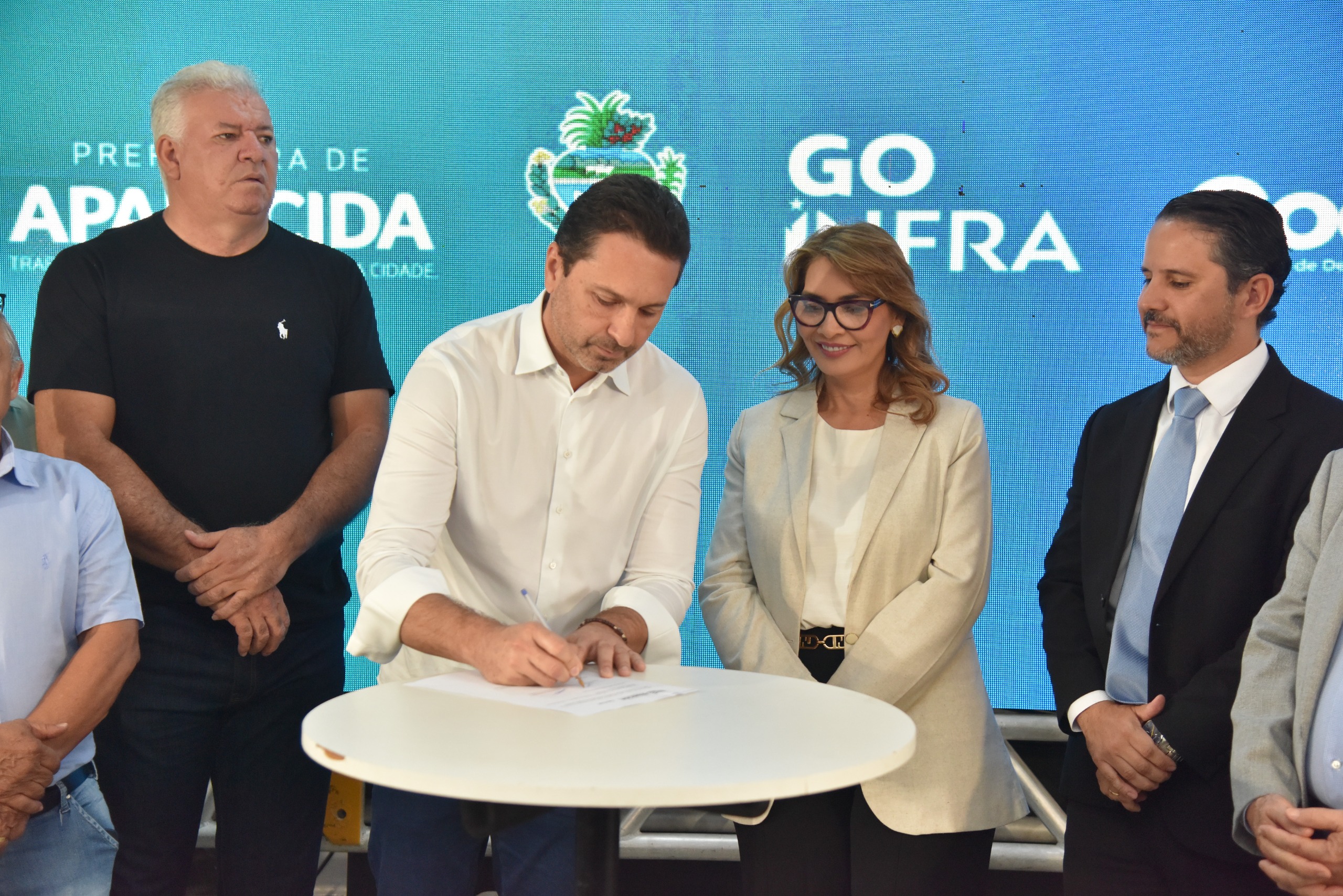 aparecida:-leandro-vilela-da-inicio-a-obra-que-liga-dianot-a-go-020