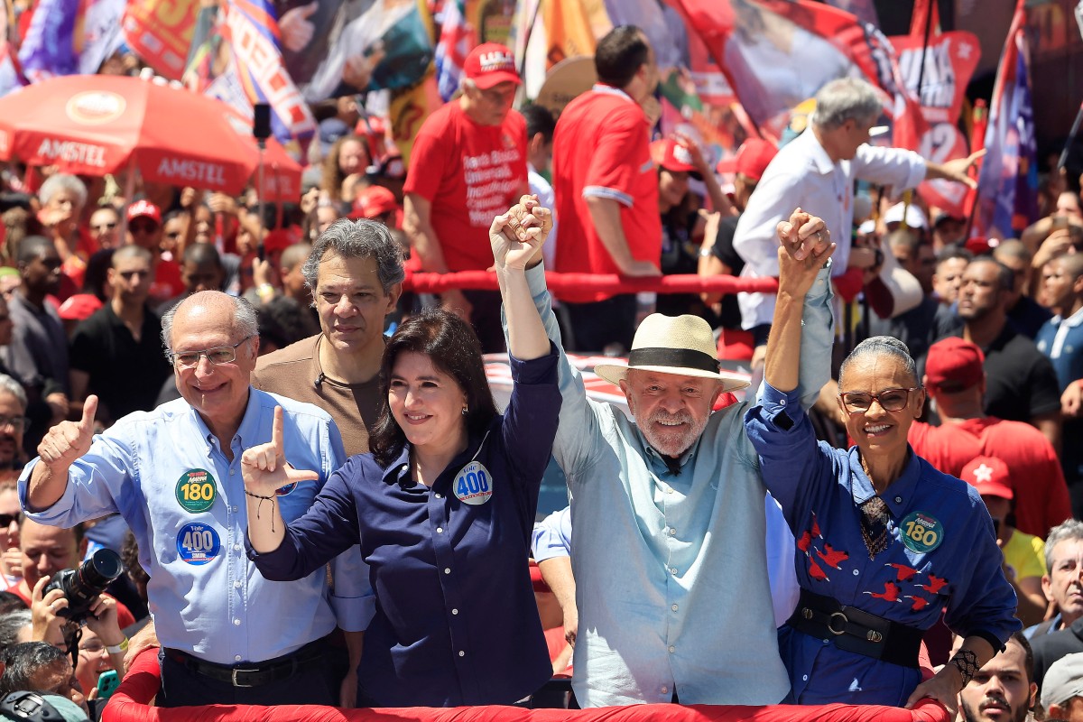 lula-intensifica-agenda-de-rua-na-reta-final-do-primeiro-turno-e-faz-corpo-a-corpo-em-sp