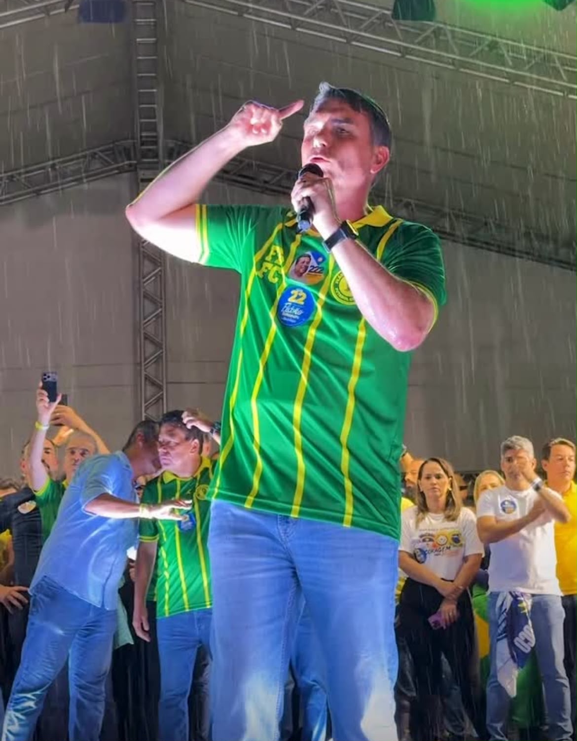 flavio-bolsonaro-acusa-lula-de-transformar-stf-em-comite-eleitoral