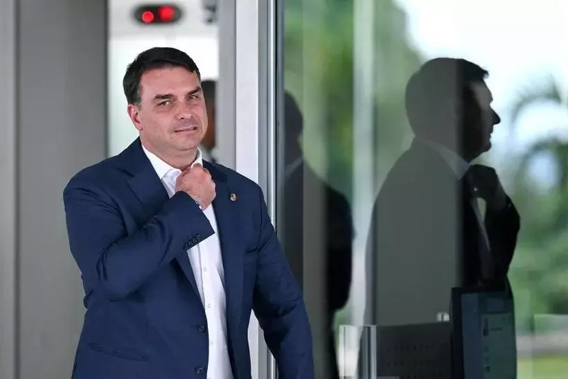 fake-news-sobre-nossa-senhora-chega-aos-palanques-de-lula-e-flavio-bolsonaro
