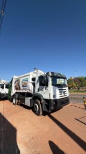 VALPARAÍSO DE GOIÁS: PREFEITURA REALIZA ENTREGA DE NOVA FROTA DE CAMINHÕES PARA REFORÇAR A LIMPEZA URBANA