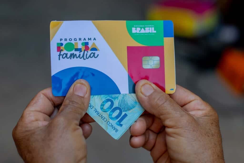 brasil-gera-quase-4,6-milhoes-de-empregos-para-beneficiarios-do-bolsa-familia-desde-2023,-diz-fgv