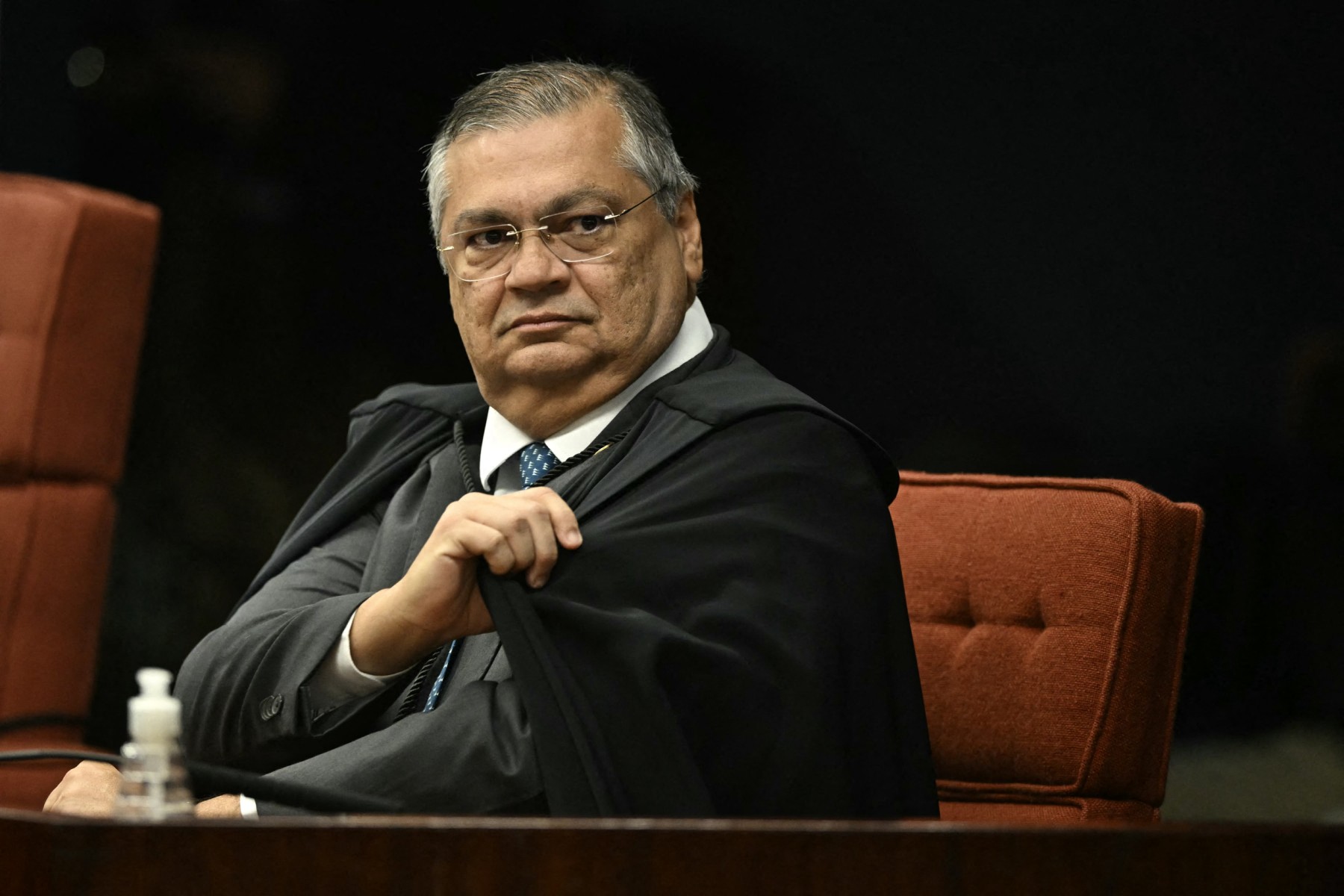 flavio-bolsonaro-pede-ao-stf-que-afaste-de-dino-de-casos-ligados-a-ele,-a-lula-e-as-eleicoes