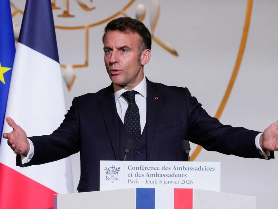 macron-enfrenta-protestos-de-estudantes-e-fechamento-de-escolas-por-toda-a-franca