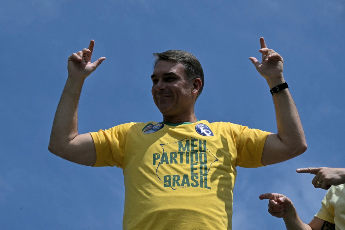 flavio-bolsonaro-acusa-pt-de-aparelhar-instituicoes-e-pf-de-perseguir-adversarios