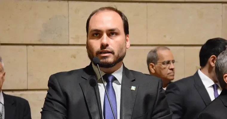 carol-de-toni-e-carlos-bolsonaro-conquistam-senado-e-ampliam-forca-do-pl-em-sc
