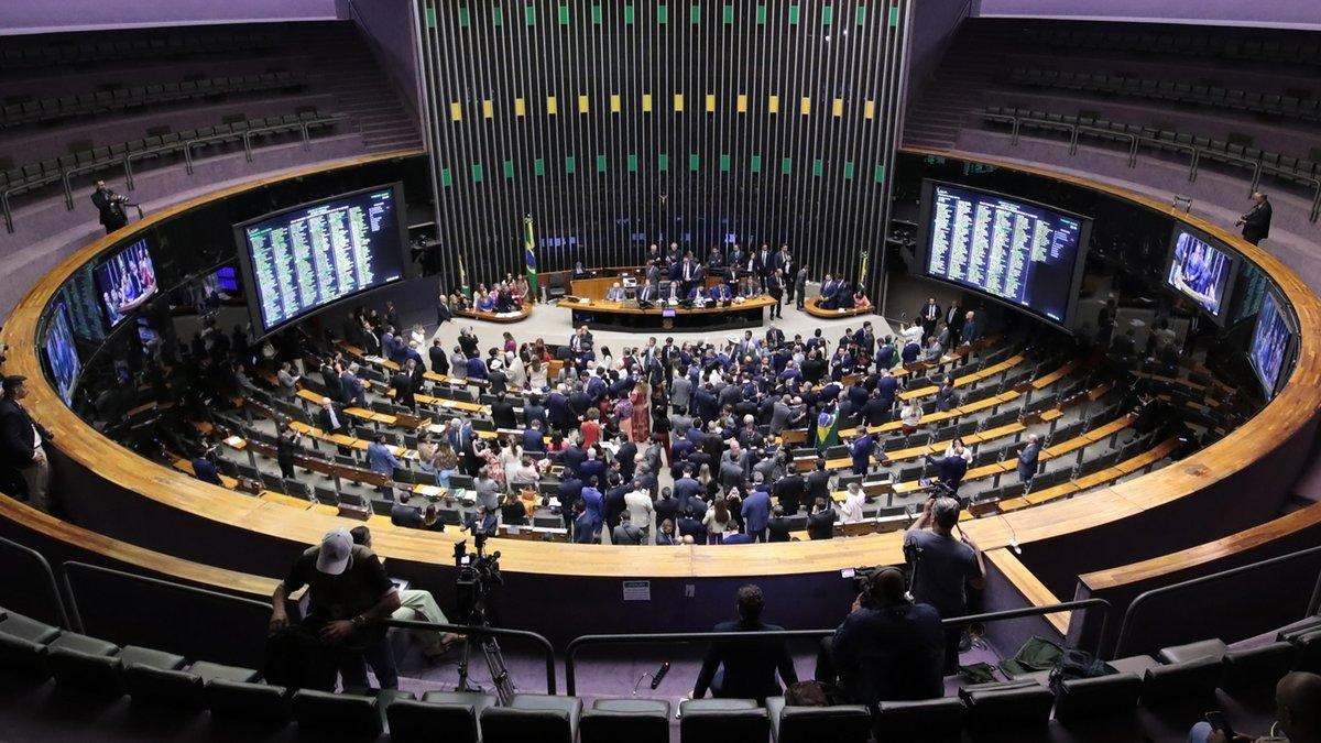 goias-elege-17-deputados-federais-e-redefine-composicao-da-bancada-na-camara