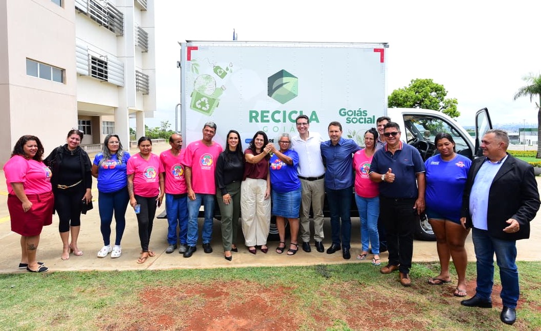 catadores-de-aparecida-ganham-caminhao-e-area-para-nova-sede-de-cooperativa