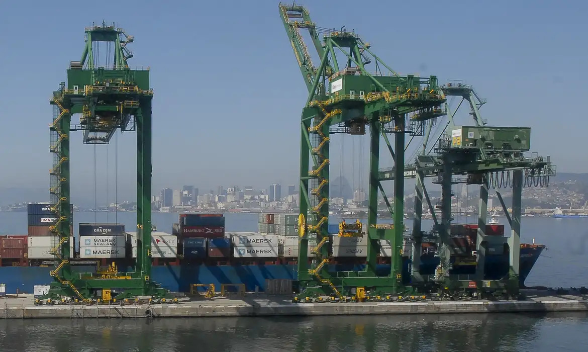 balanca-comercial-tem-superavit-em-setembro-de-us$-7,741-bilhoes