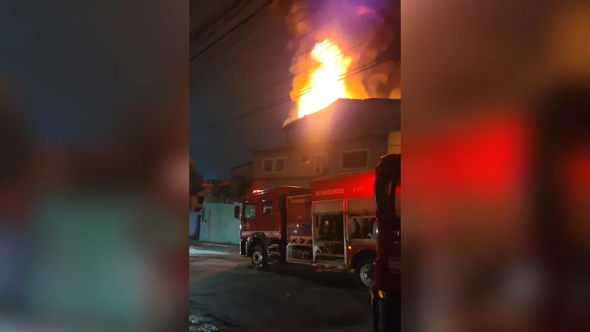 incendio-de-grandes-proporcoes-atinge-fabrica-no-jabaquara,-na-zona-sul-de-sao-paulo