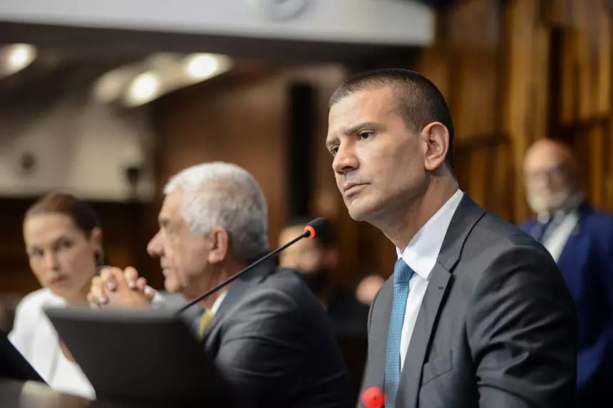 douglas-ruas-se-diz-eleito-no-1o-turno-e-engata-campanha-por-flavio