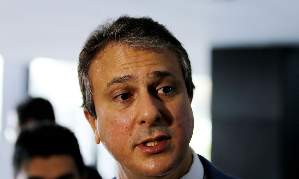 camilo-cobra-checagem-de-fatos-em-tempo-real-no-debate-da-globo-entre-lula-e-flavio