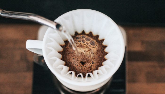 preco-do-cafe-cai,-mas-ainda-remunera-produtor,-e-mercado-vive-incertezas-com-juros-e-guerra