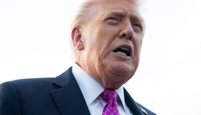 trump-confirma-que-enviara-agentes-do-ice-para-aeroportos-dos-eua