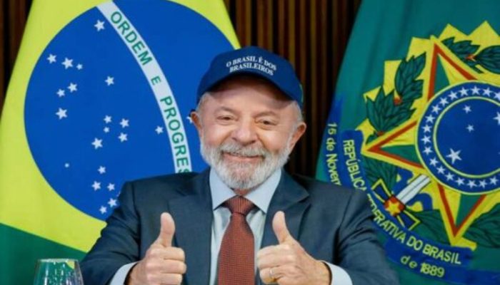 a-cinco-meses-da-eleicao,-lula-anuncia-fim-da-‘taxa-das-blusinhas’